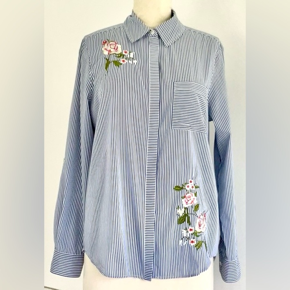Women’s Blue/White Pin Stripe Long Sleeve Shirt/Top/Blouse Medium
